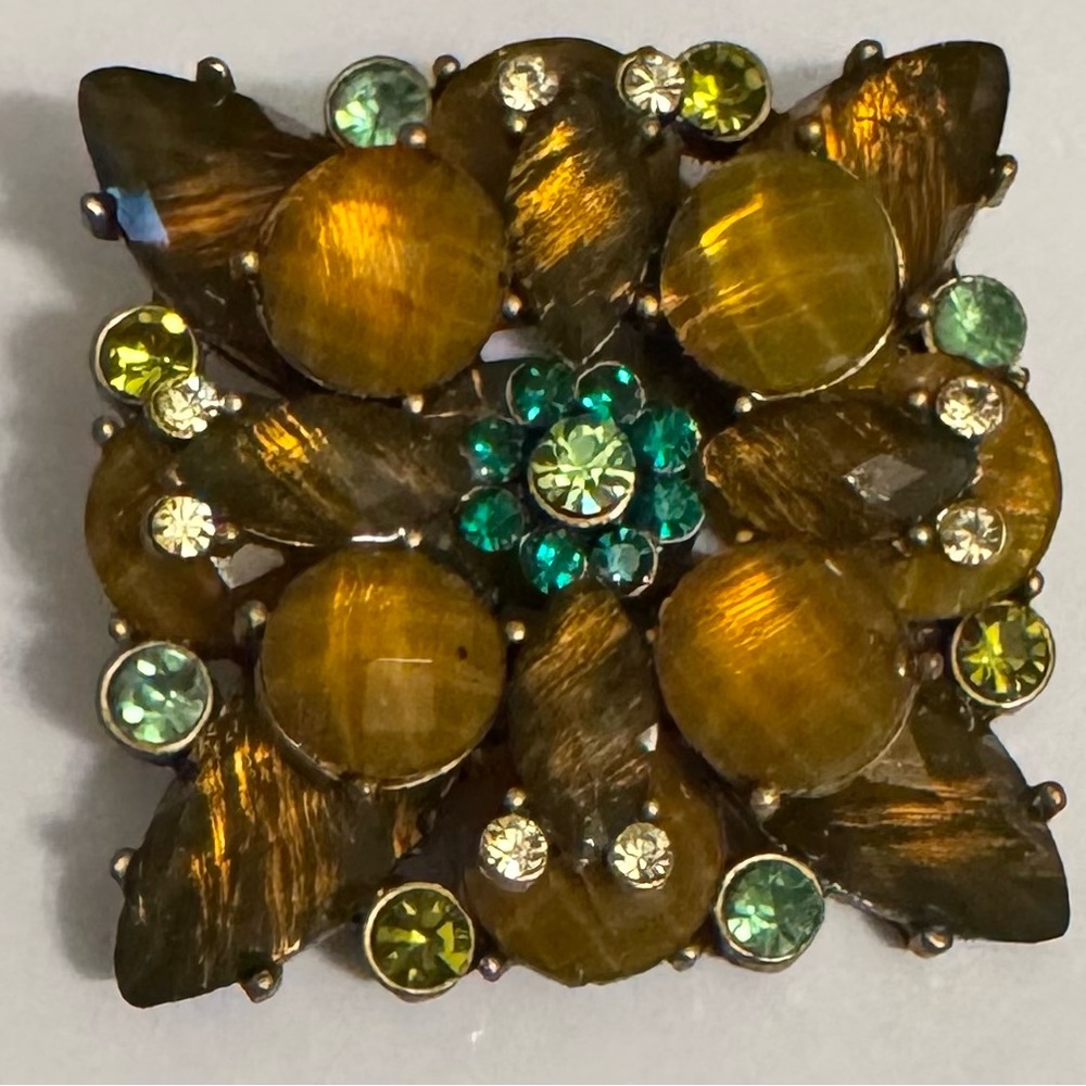 Elegant Gold and Green Brooch